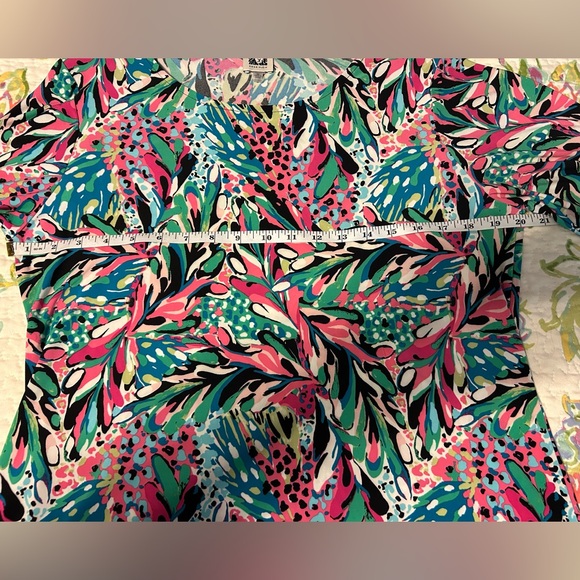 Anne Klein New w/o tag size MED fun print top. - Picture 6 of 9